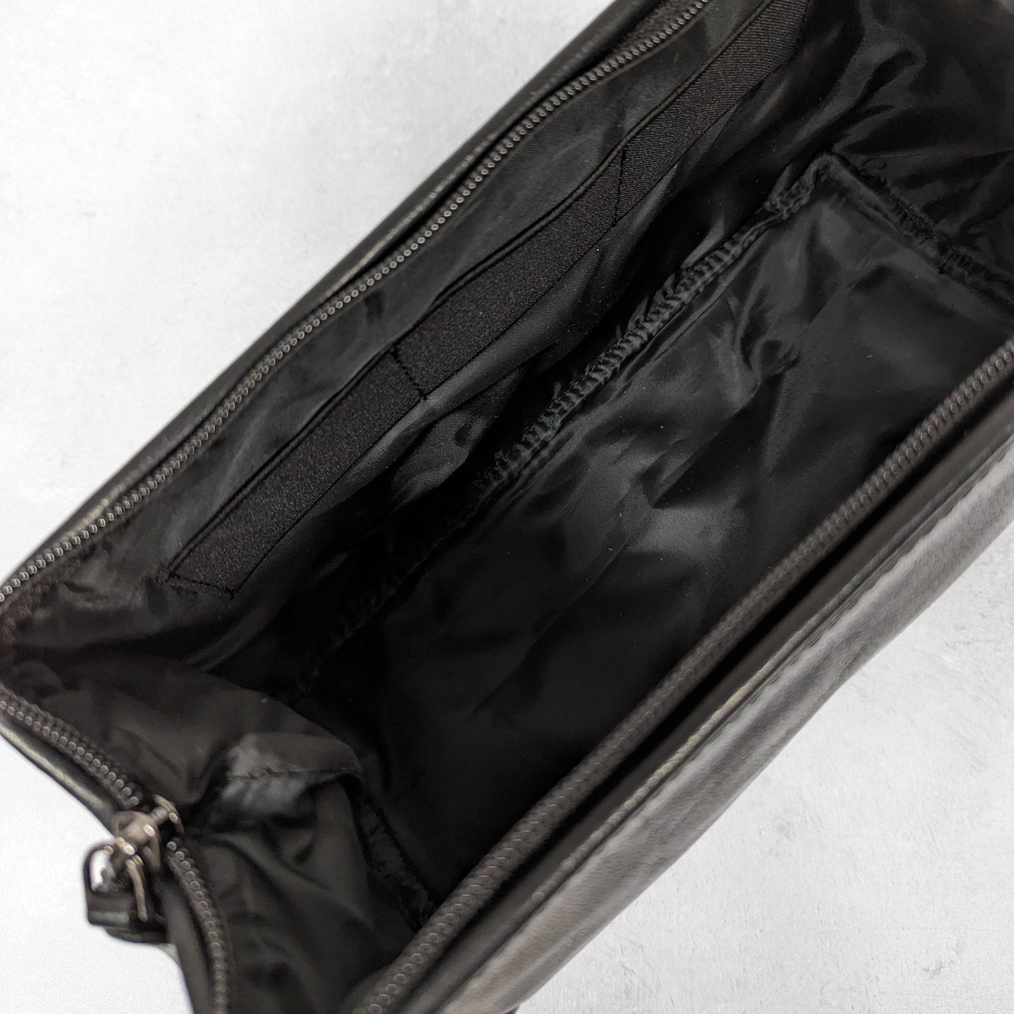 Black Leather Personalised Washbag - with Wide Opening & Bottom Compartment - UNPERSONALISED